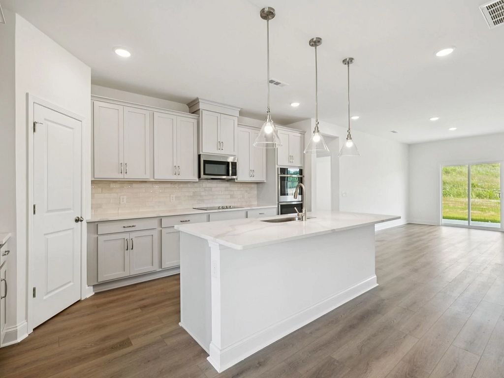 Willow Landing - Macon Interior Image 3