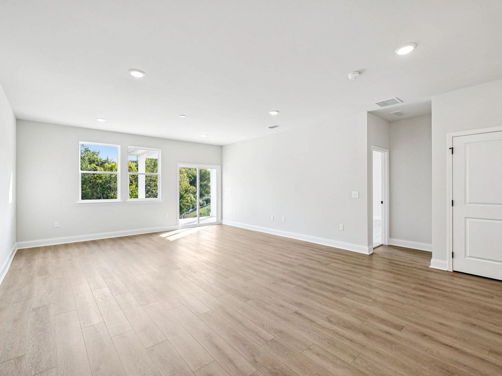 Ascent at Arbor Ridge - Washington Interior Image 6