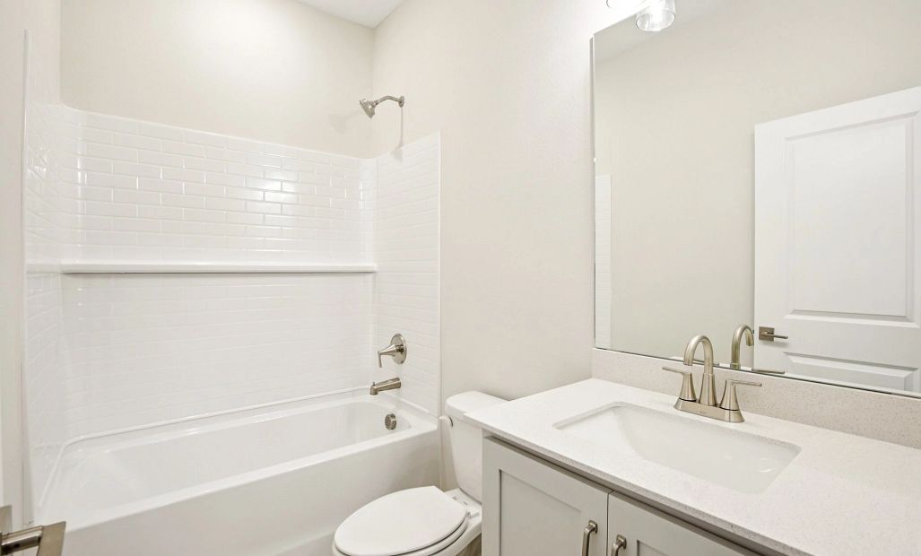 Bathroom 2 located next to bedroom 2 and 3 featuring aspects of AW Collection® Milan