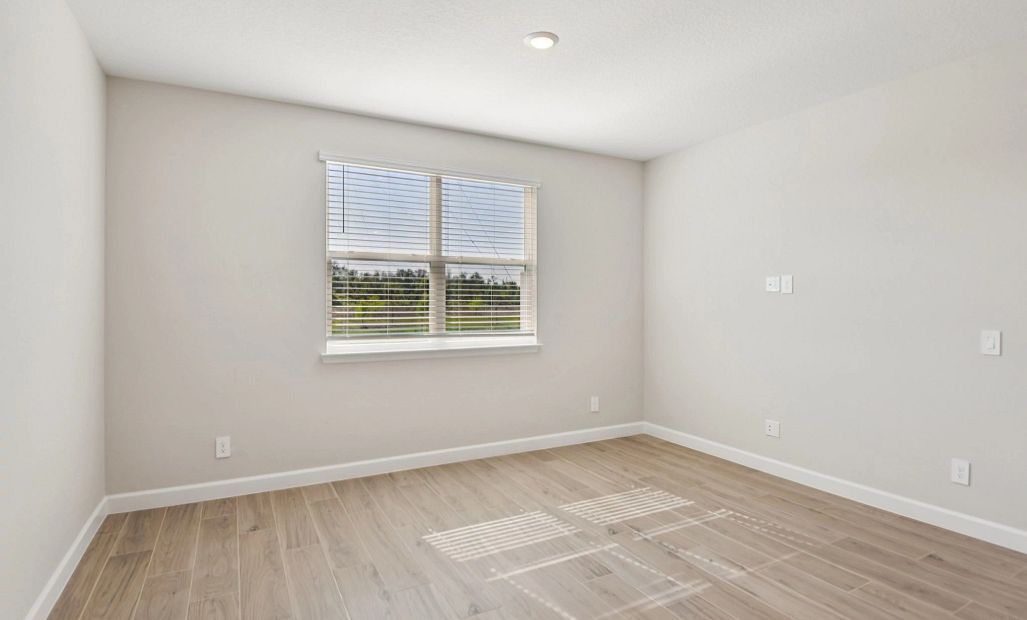 Large family room space with double window for ideal lighting