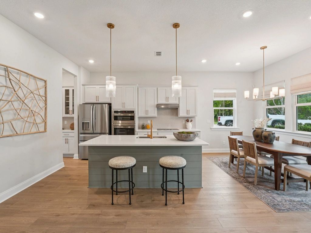 Crescent Shores - Coral Interior Image 2