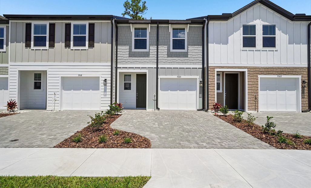 7520 Deer Valley Circle (Palm)