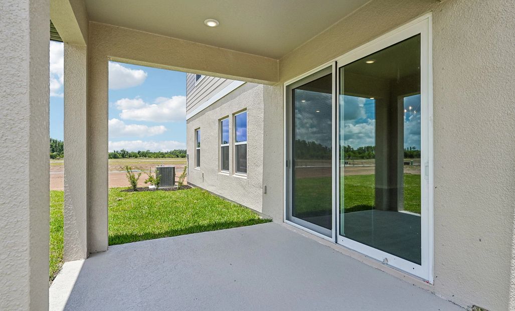 Great size covered back lanai