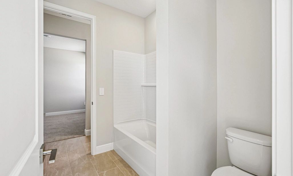 Shared tub/shower combo for bedroom 2 and 3