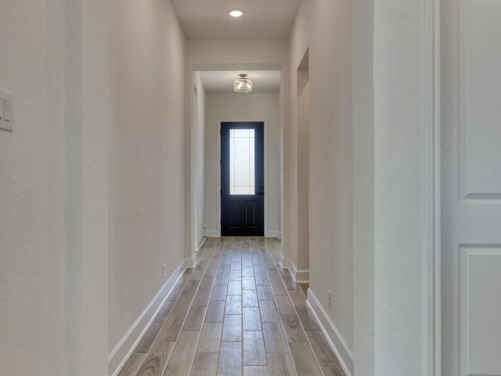 Megan's Landing - Carmen Interior Image 2