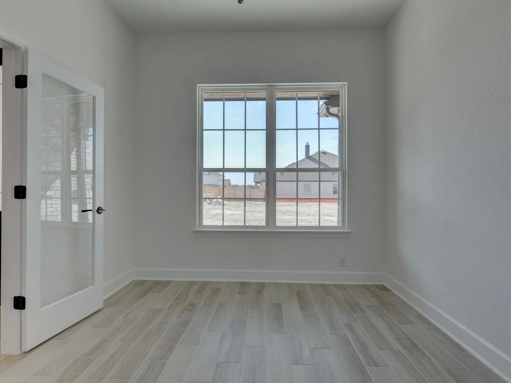 Megan's Landing - Carmen Interior Image 3