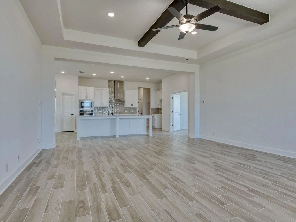 Megan's Landing - Carmen Interior Image 6