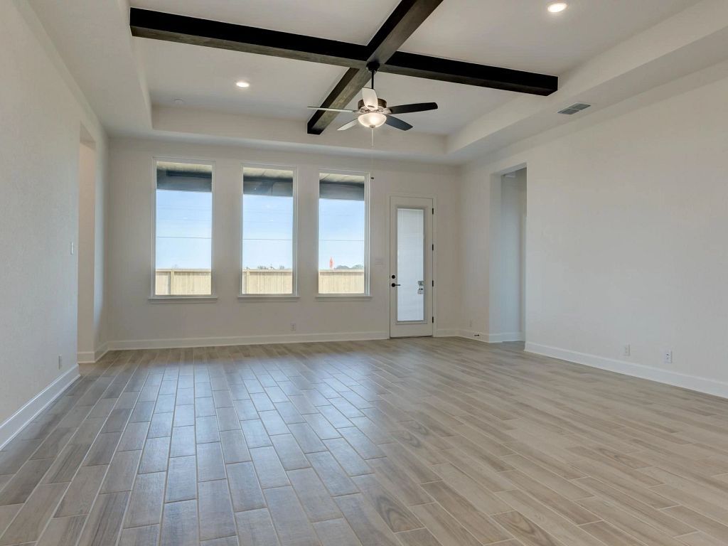 Megan's Landing - Carmen Interior Image 7