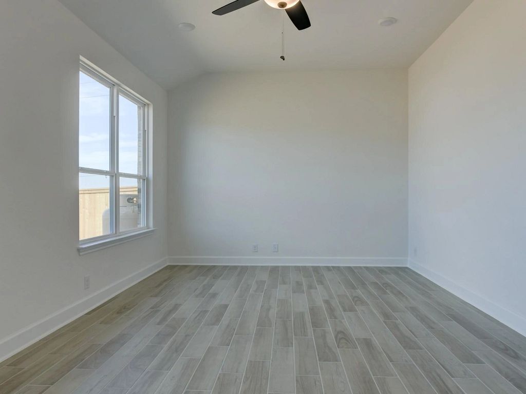 Megan's Landing - Carmen Interior Image 9