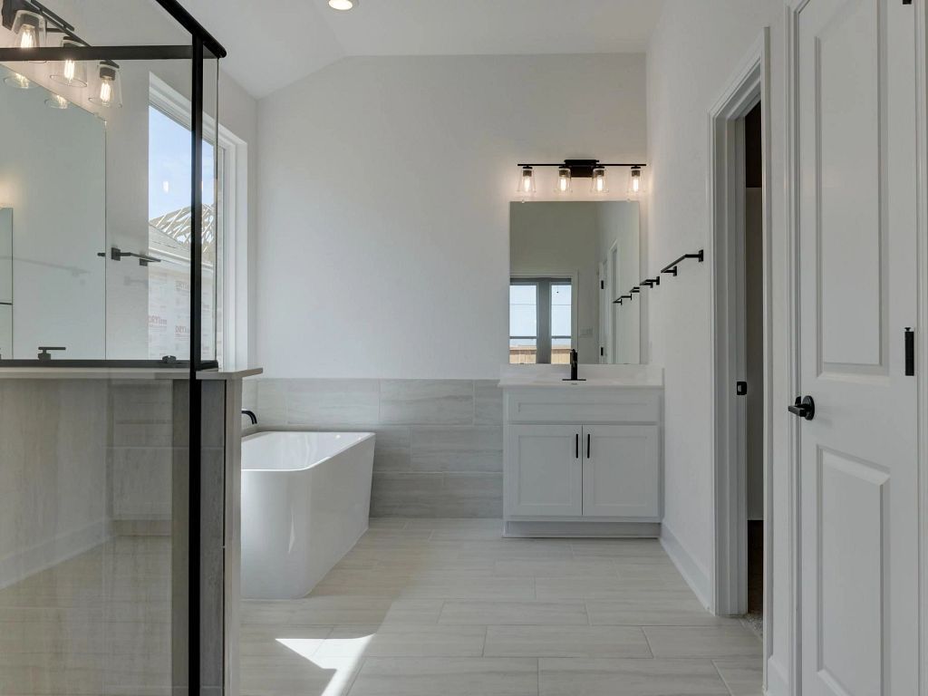 Megan's Landing - Carmen Interior Image 11
