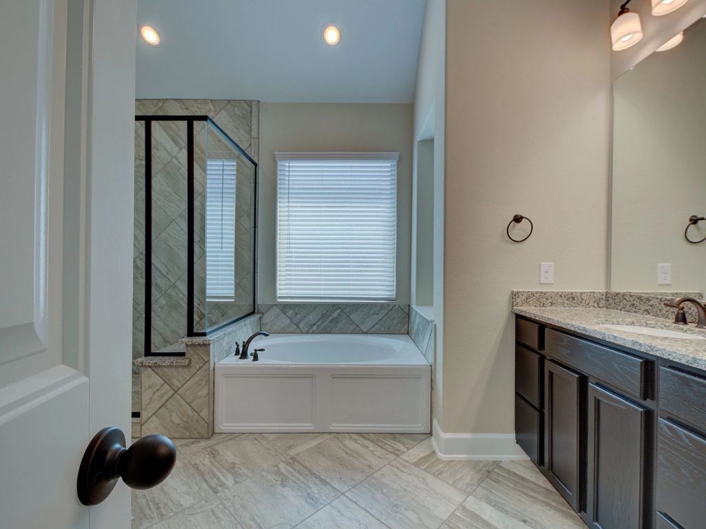 Megan's Landing - Parker Interior Image 8