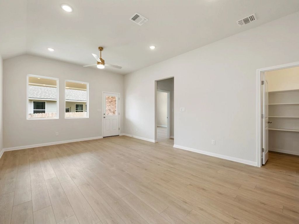 La Cima - Buchanan Interior Image 3