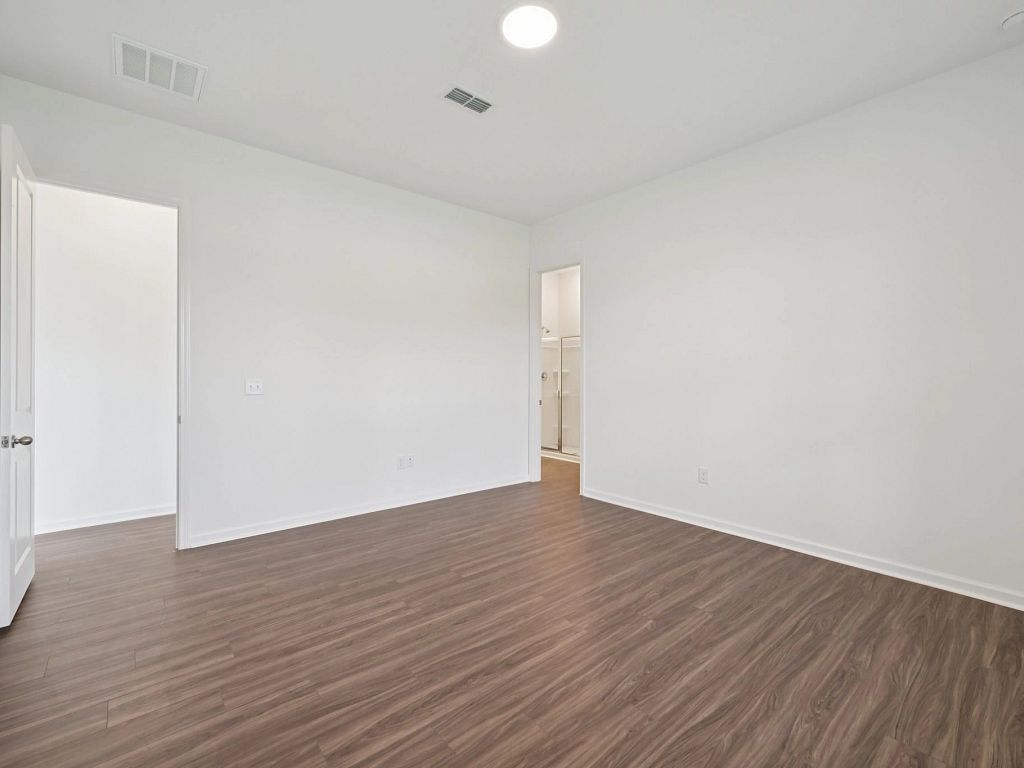 Crescent Mills - Caswell Interior Image 9
