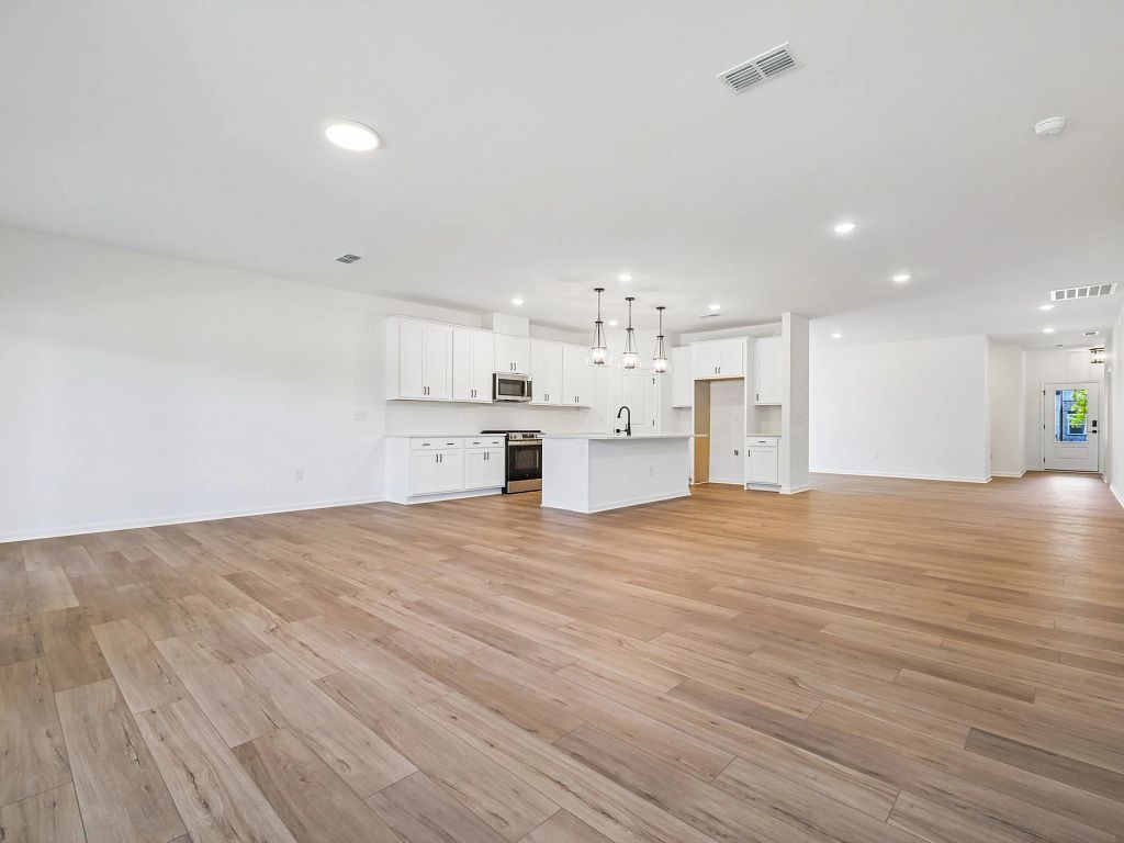 Crescent Mills - Craven Interior Image 2