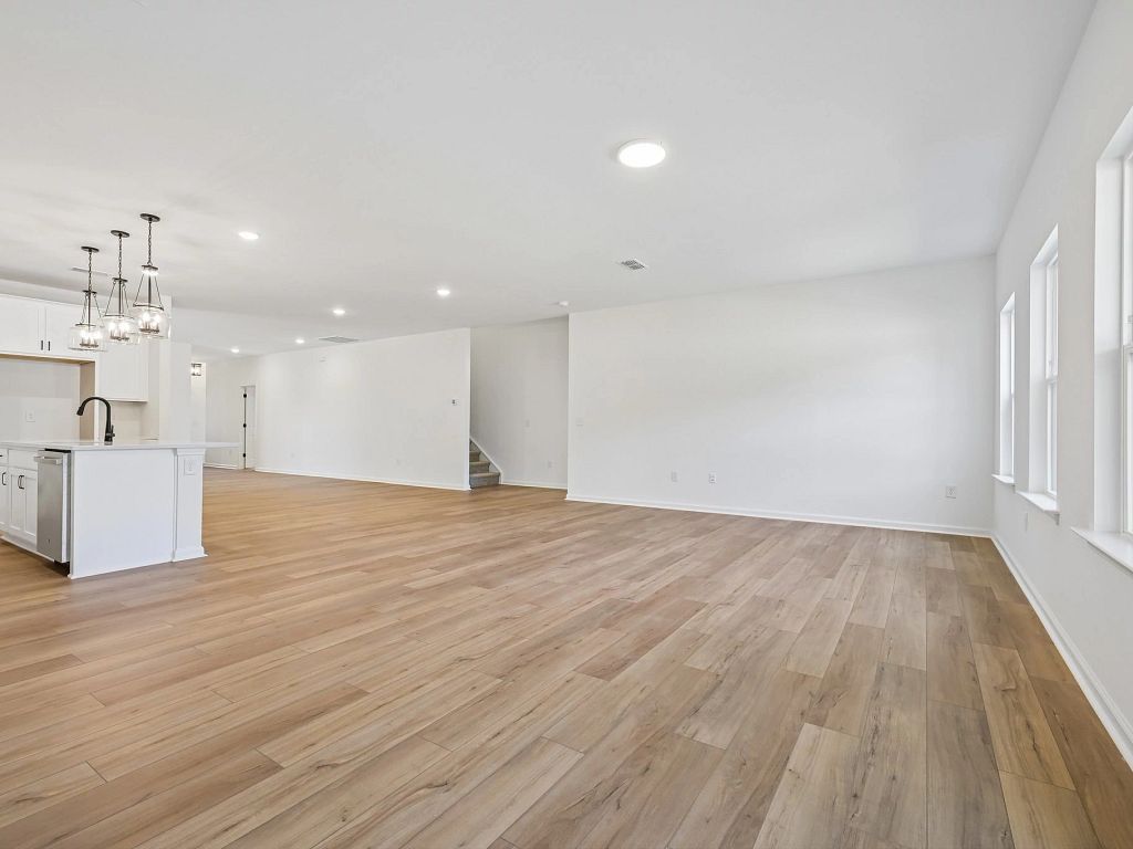 Crescent Mills - Craven Interior Image 3