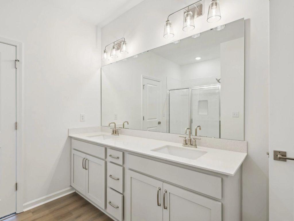 The Point - Lily Interior Image 8