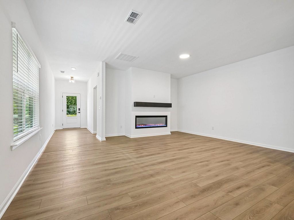 The Point - Emma II Interior Image 5