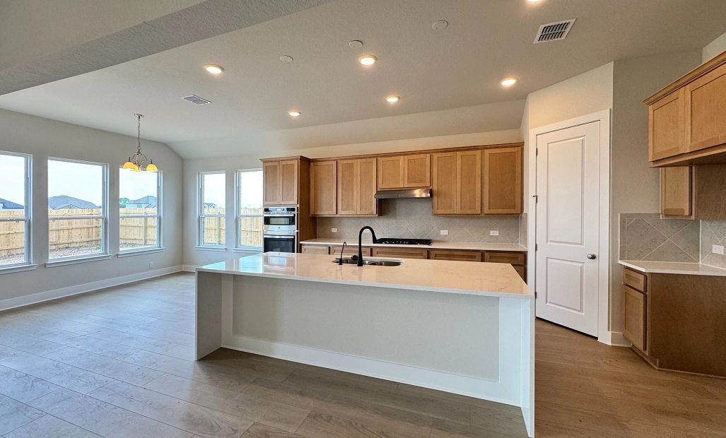 Kitchen & Breakfast
