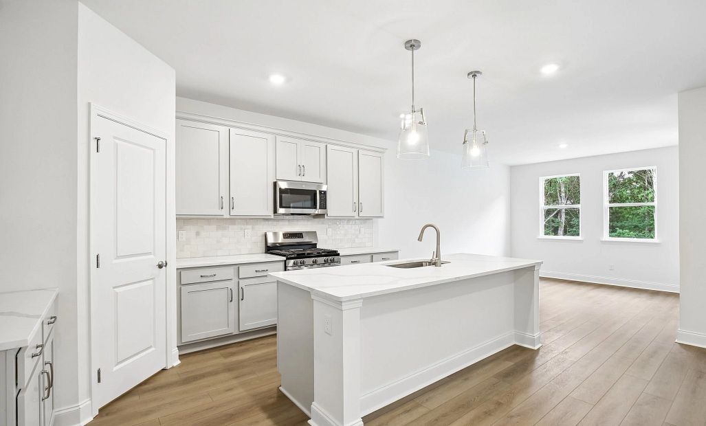 Kitchen & Dining Area