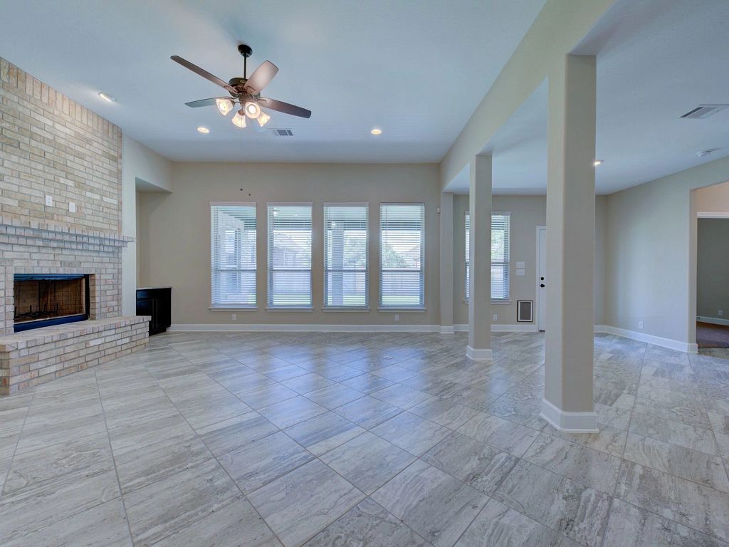 Megan's Landing - Parker Interior Image 3