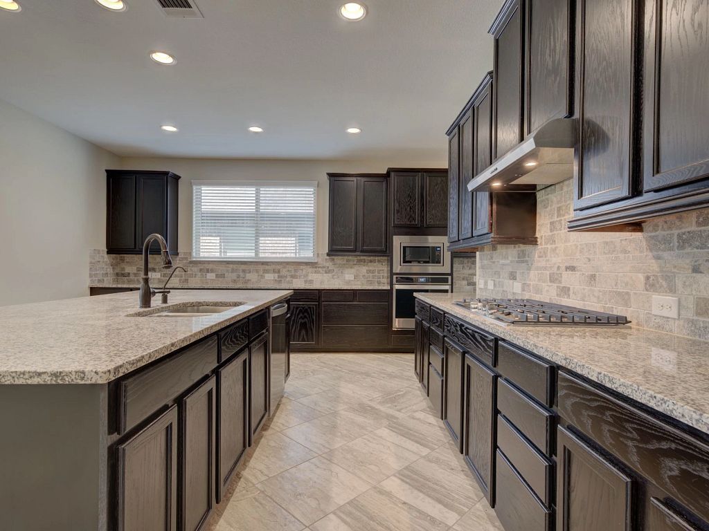 Megan's Landing - Parker Interior Image 7