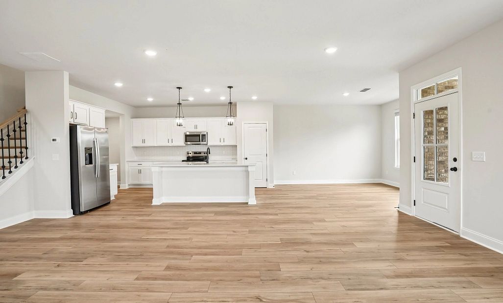 Kitchen & Dining Area