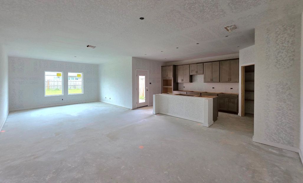 Kitchen, Breakfast, & Family