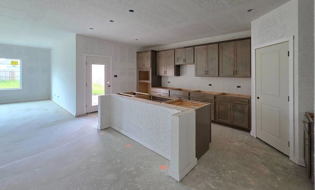 Kitchen, Breakfast, & Family