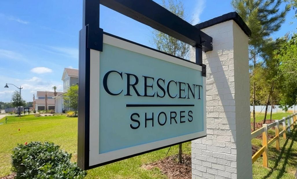 Crescent Shores community entrance sign