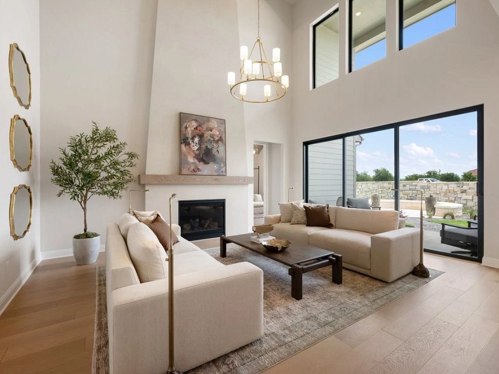 La Cima - Ashlyn Interior Image 4