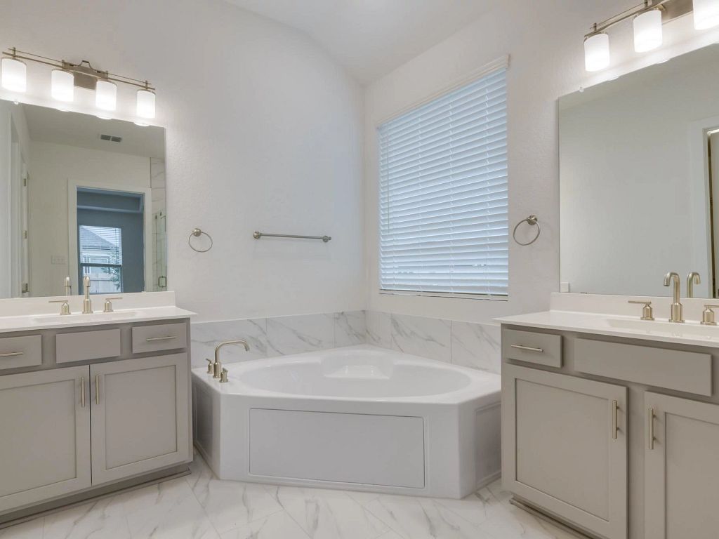 Saddlebrook Ranch - Blanco Interior Image 7
