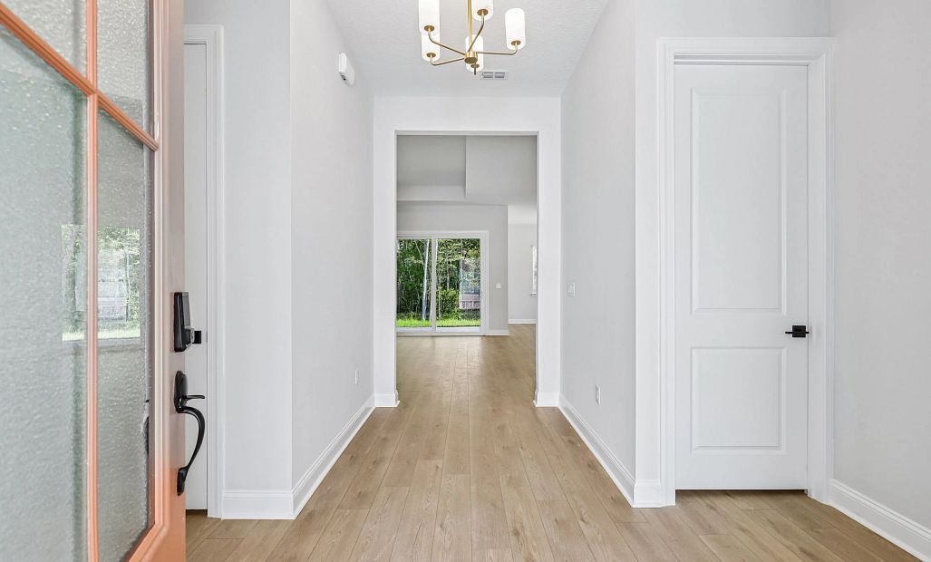 Foyer into the home