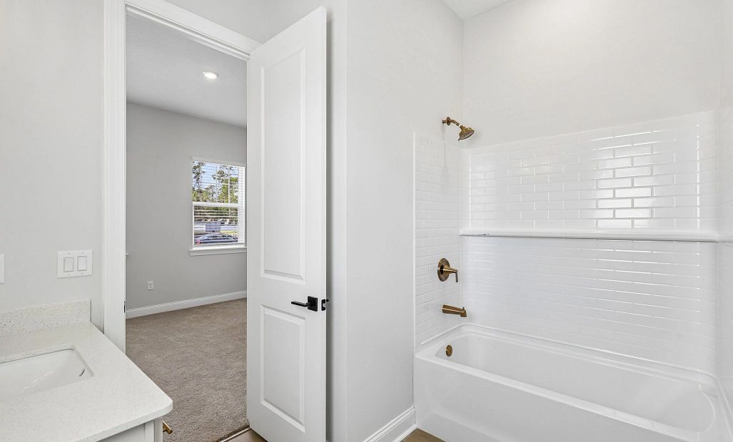Bathroom 3 tub/shower combo
