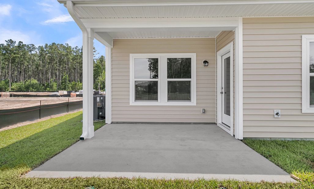 Similar Palmetto floorplan. Features and finishes may vary.