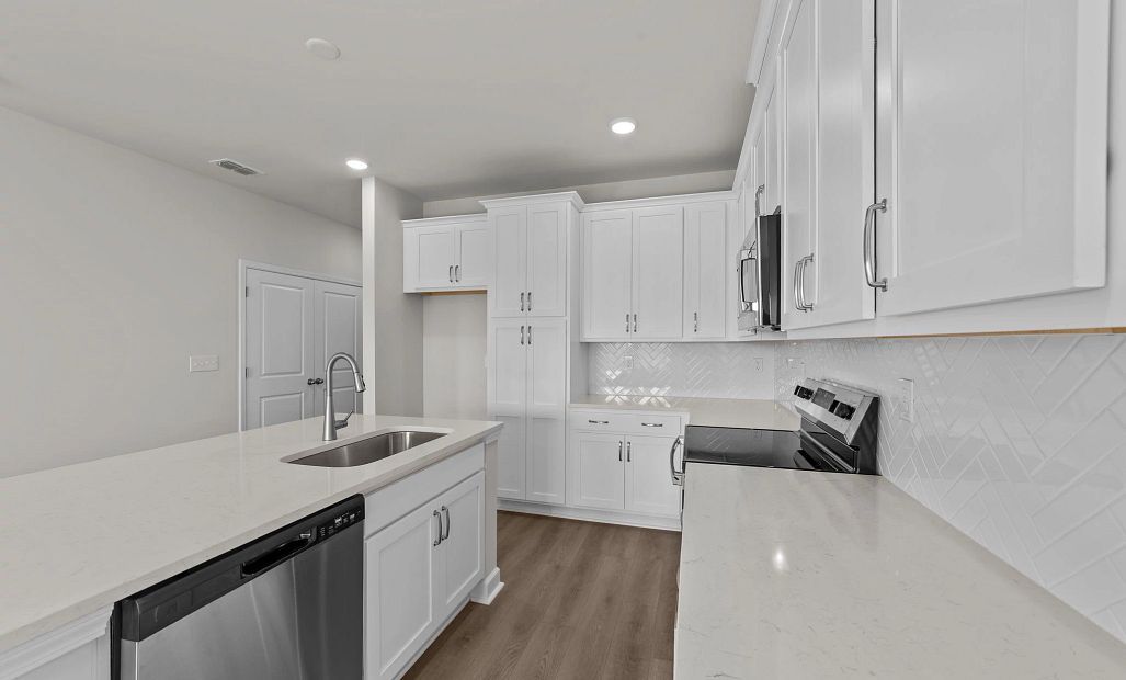 Similar Palmetto floorplan. Finishes and features may vary.