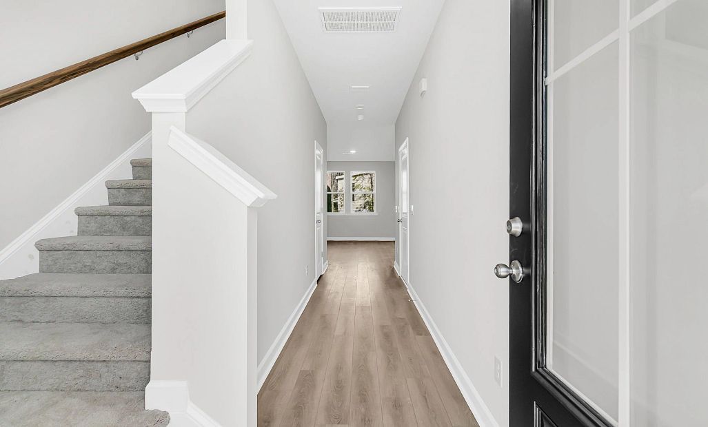 Similar Chartwell floorplan. Features and finishes may vary.