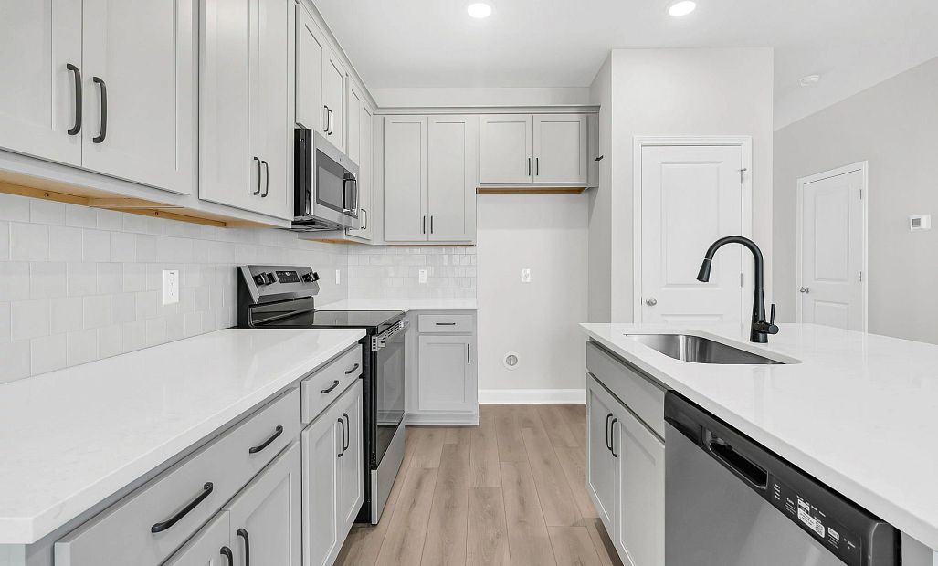 Similar Chartwell floorplan. Features and finishes may vary.