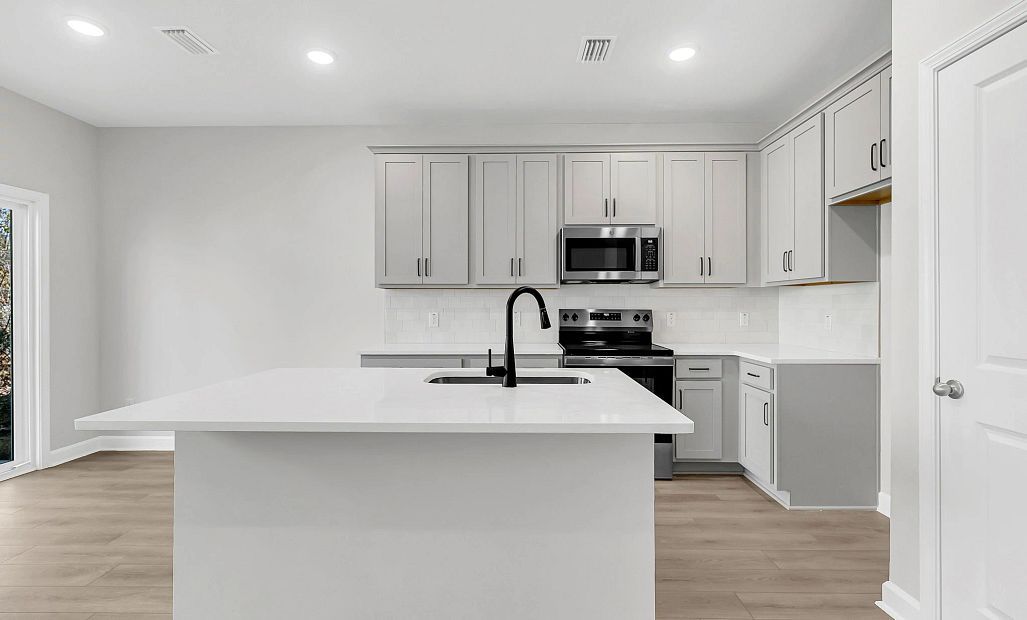 Similar Chartwell floorplan. Features and finishes may vary.