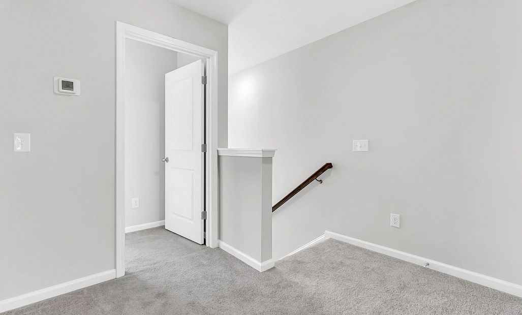 Similar Chartwell floorplan. Features and finishes may vary.