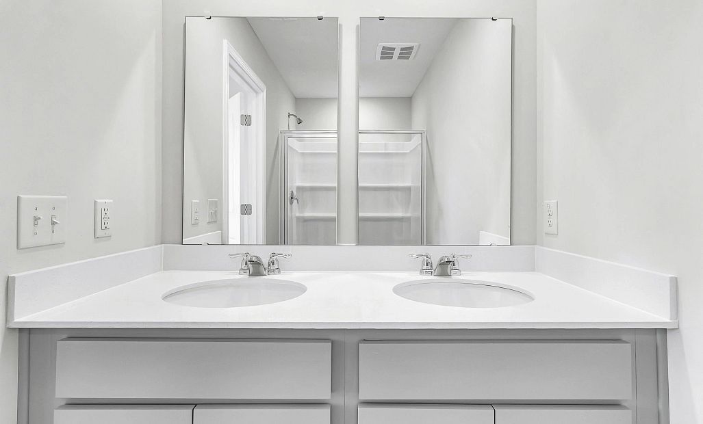 Similar Chartwell floorplan. Features and finishes may vary.