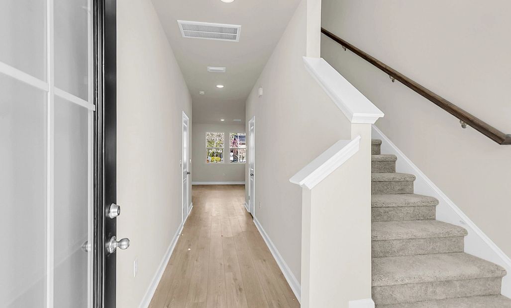 Similar Chartwell floorplan. Features and finishes may vary.