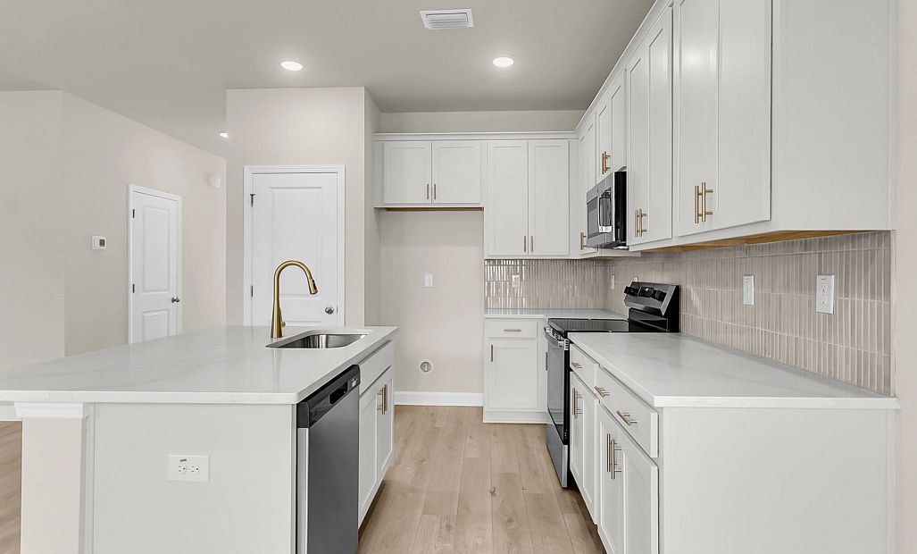 Similar Chartwell floorplan. Features and finishes may vary.
