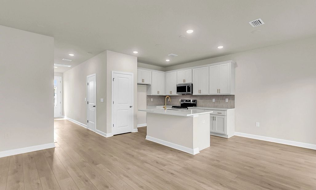 Similar Chartwell floorplan. Features and finishes may vary.