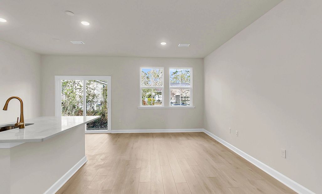 Similar Chartwell floorplan. Features and finishes may vary.