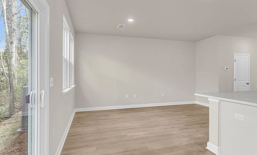 Similar Chartwell floorplan. Features and finishes may vary.