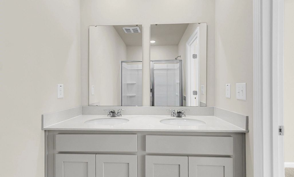 Similar Chartwell floorplan. Features and finishes may vary.