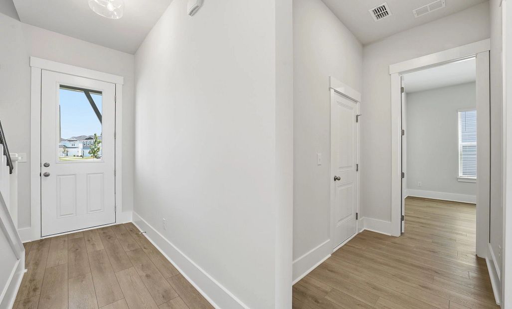Similar Santorini floorplan. Features and finishes may vary.