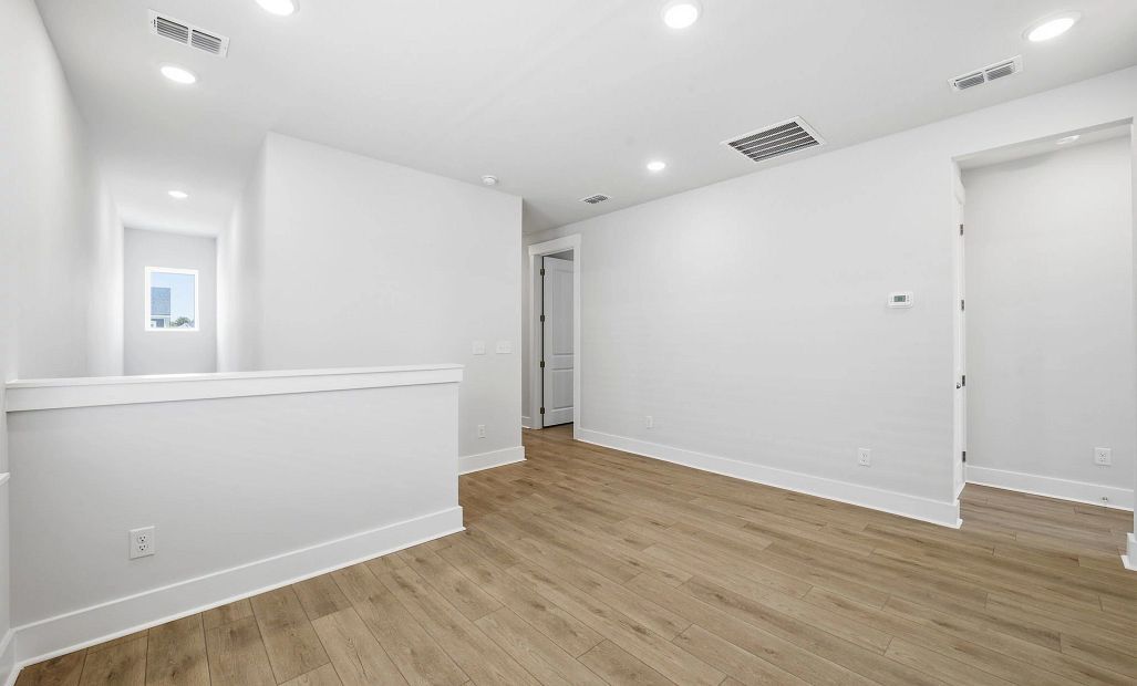 Similar Santorini floorplan. Features and finishes may vary.