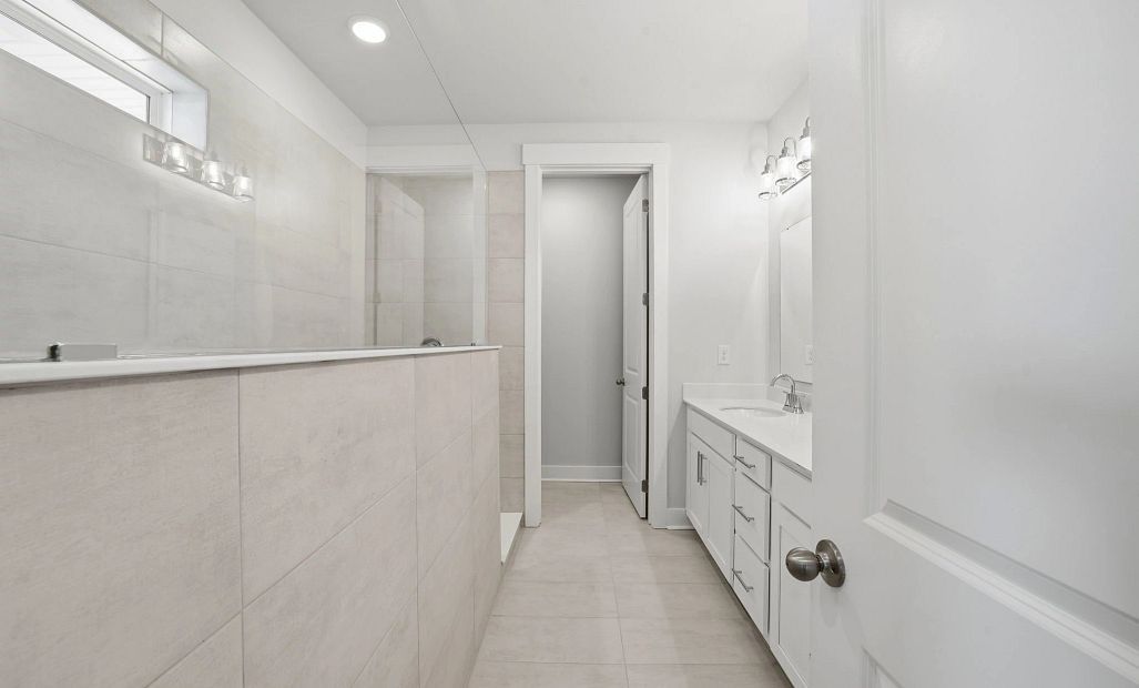 Similar Santorini floorplan. Features and finishes may vary.