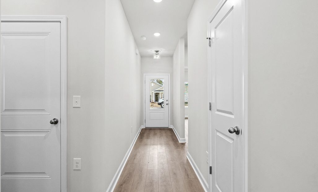 Similar Madison floorplan. Features and finishes vary.